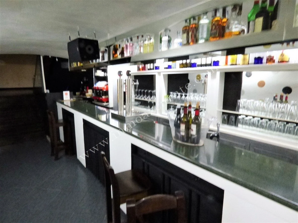 Local de bar equipado en Estella