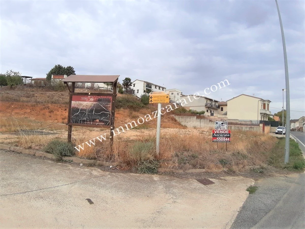 Urban plot near Murieta with development potential