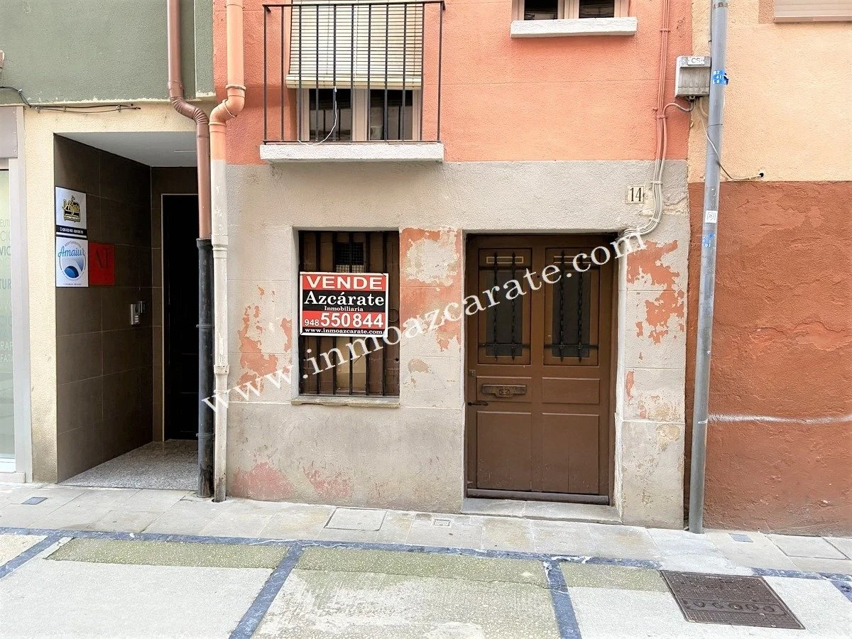 Dos trasteros en el casco antiguo de Estella