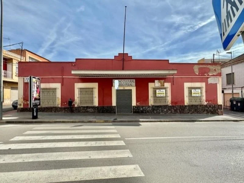 Urban building with redevelopment potential