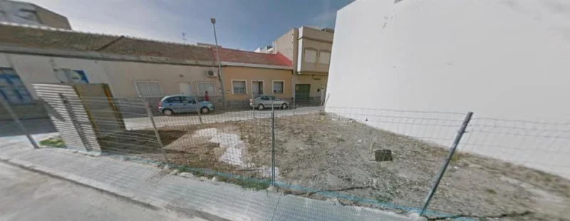 Urban plot in Barrio Peral, 120 m²