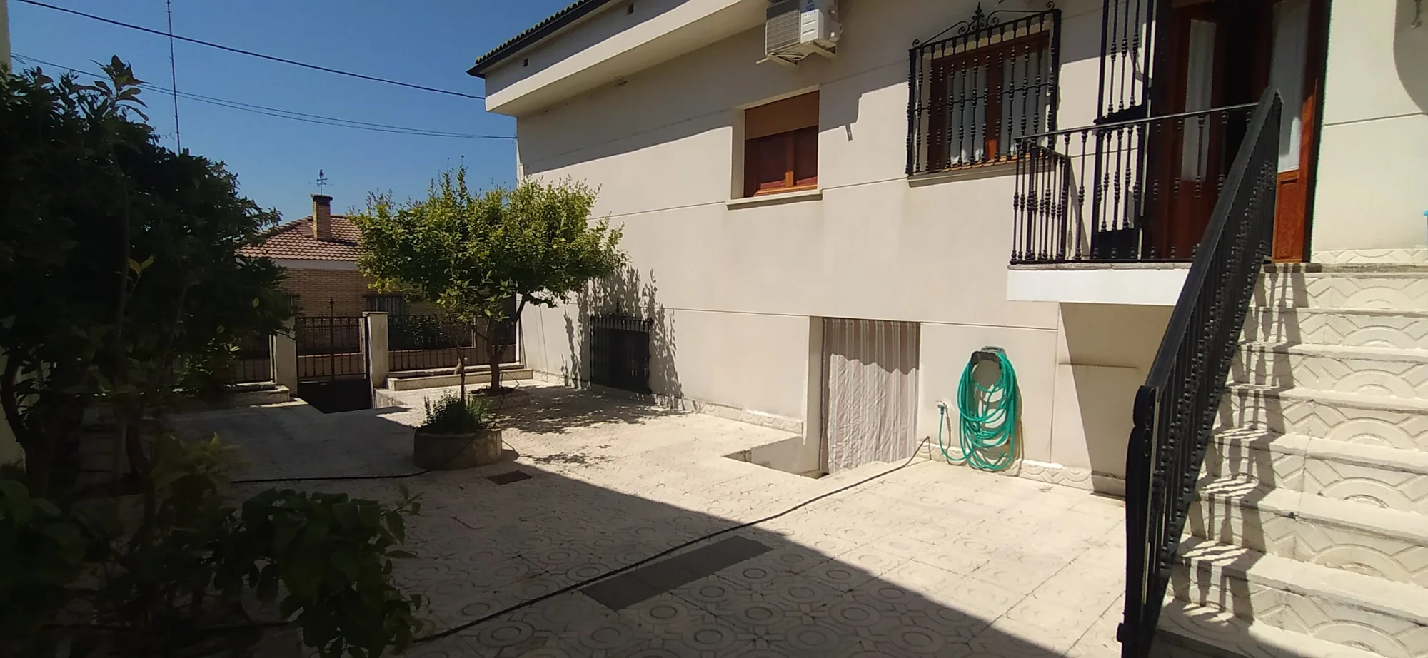 Casa amplia de cuatro dormitorios en Cáceres