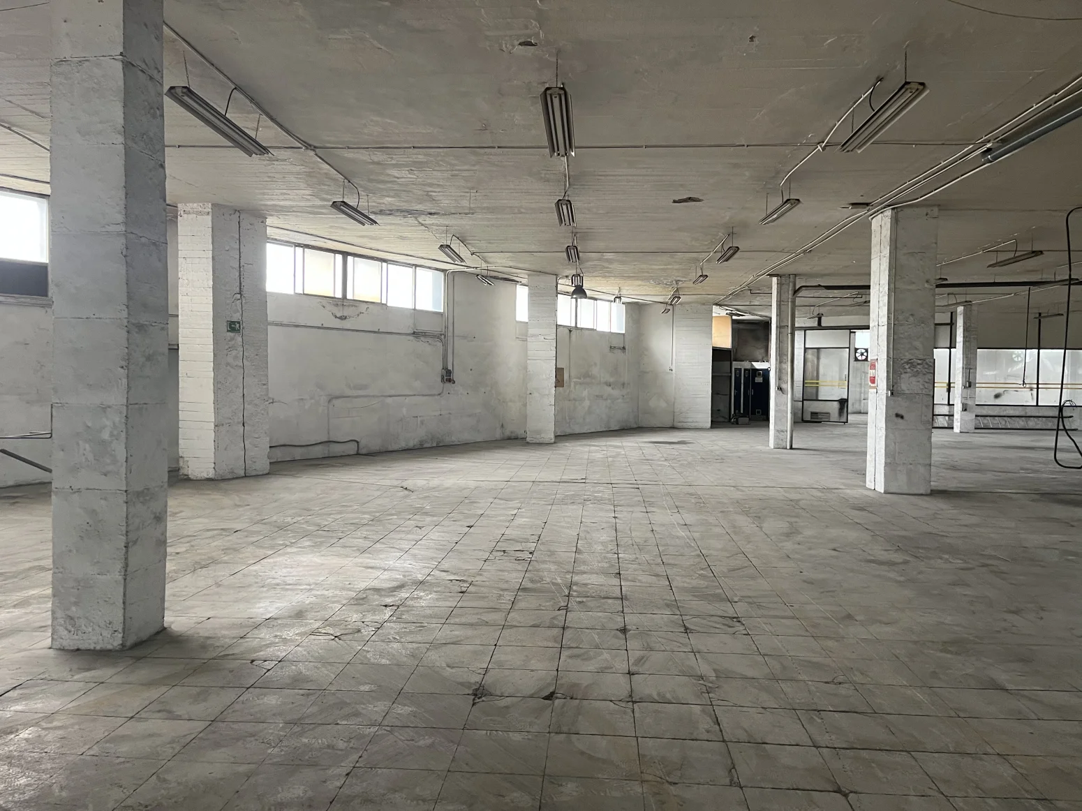 Nave industrial en Irun, 2200 m²