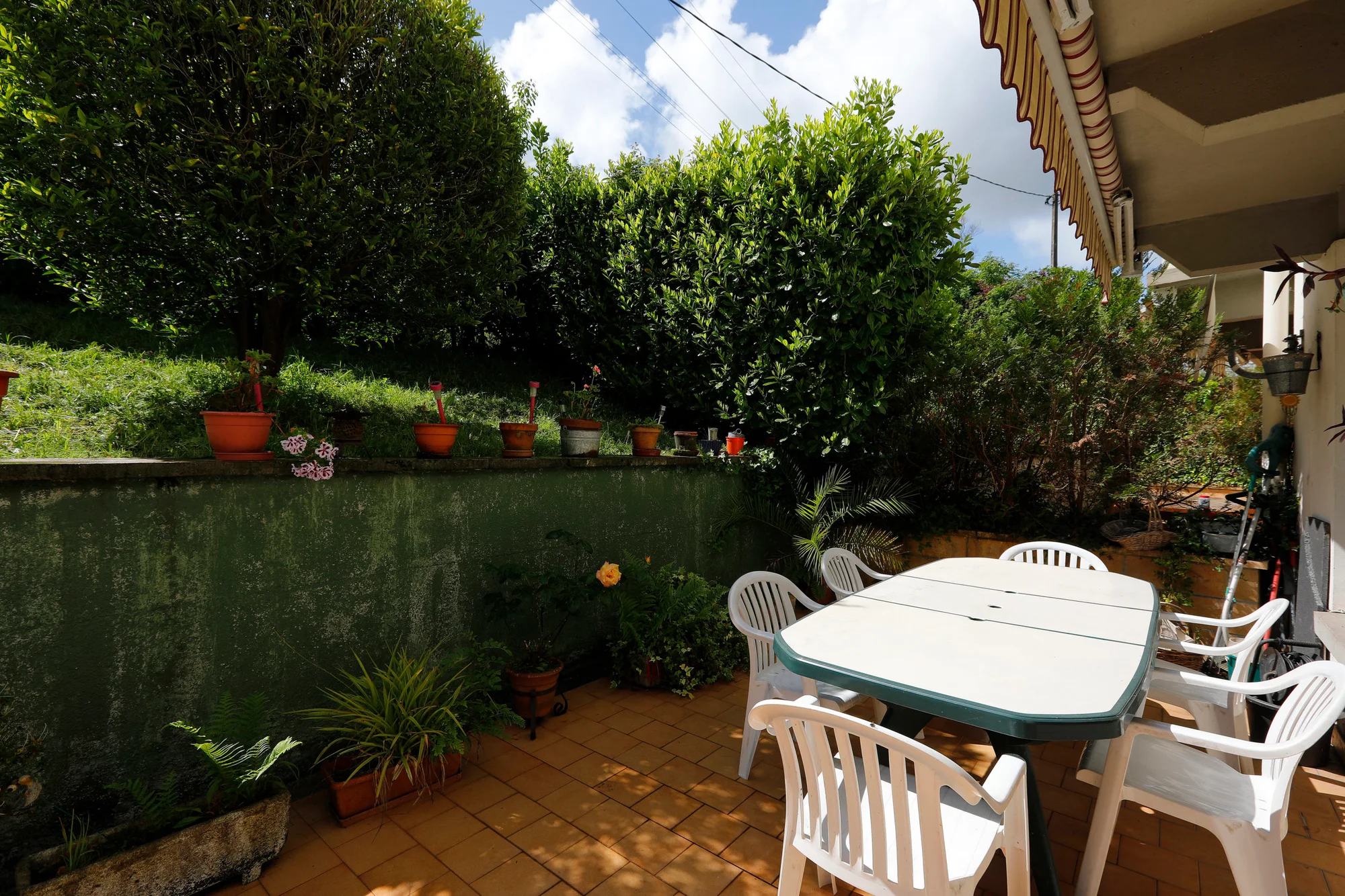 Piso de dos habitaciones con jardín de 90 m²