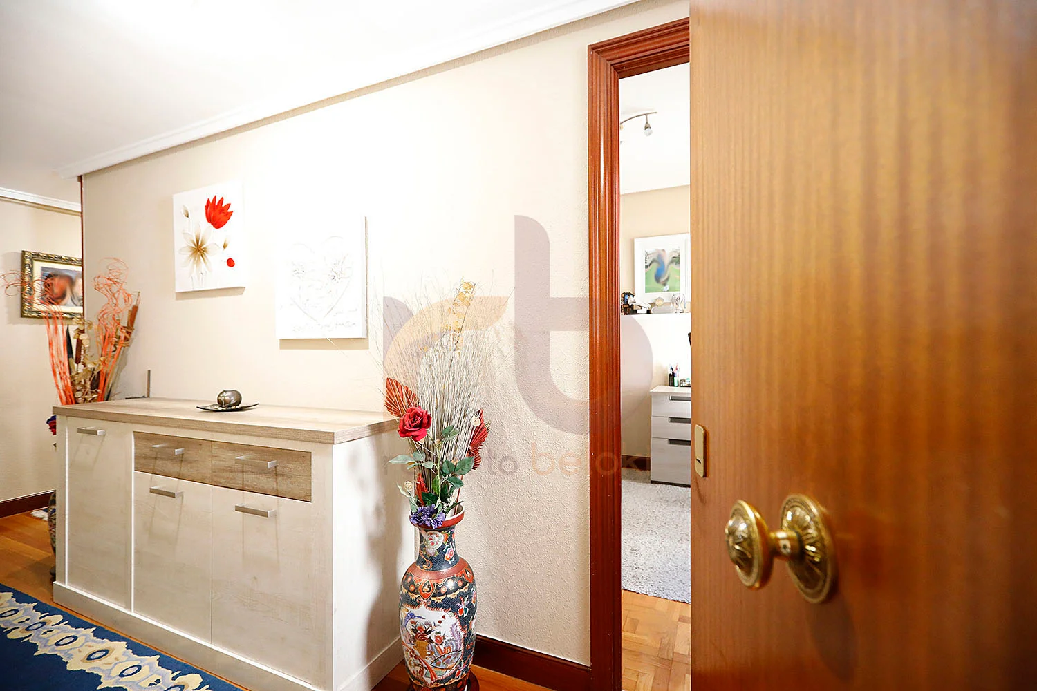 Piso de tres habitaciones en Artia con vistas