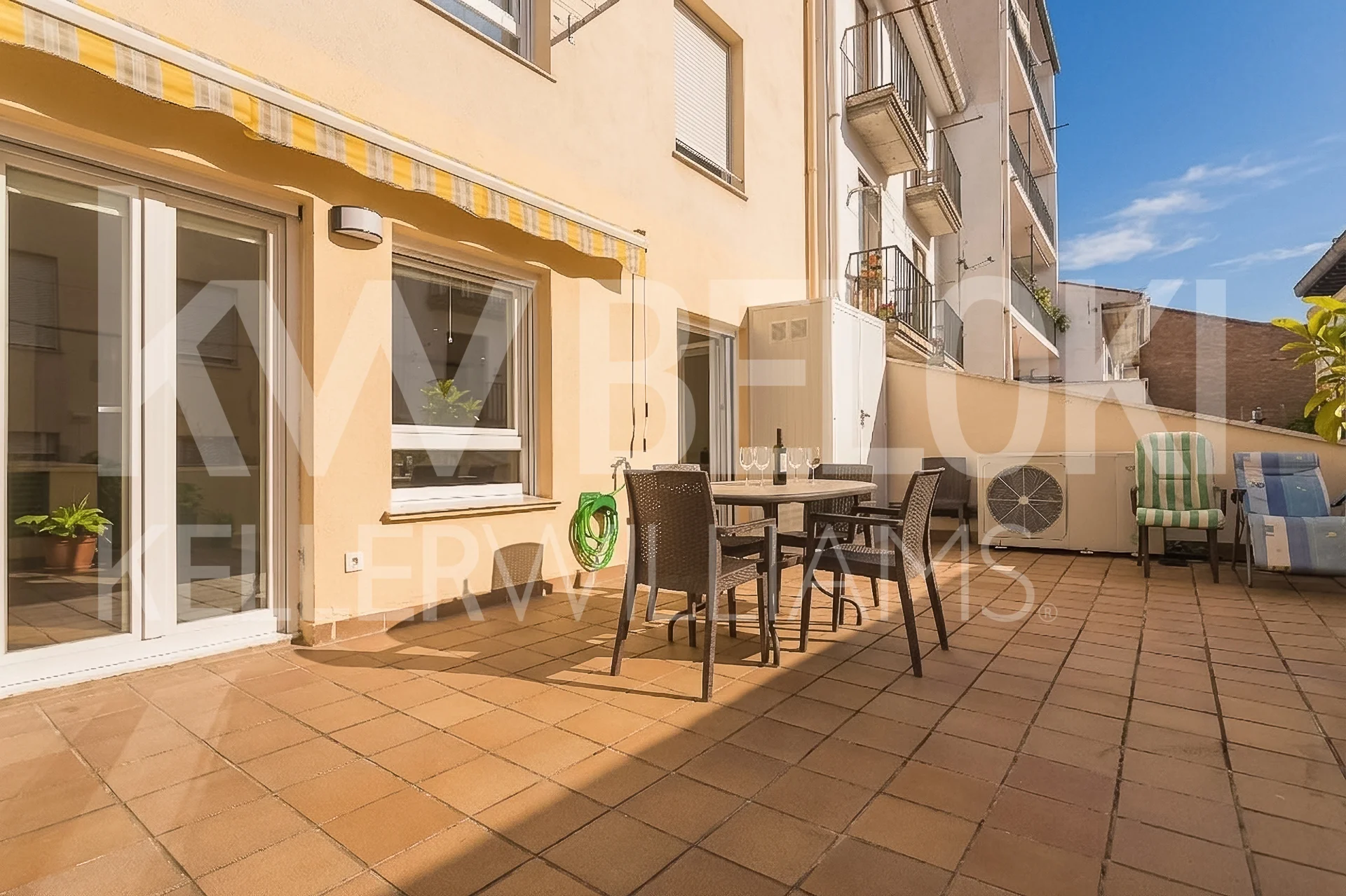 Renovated Atarrabia flat, double garage