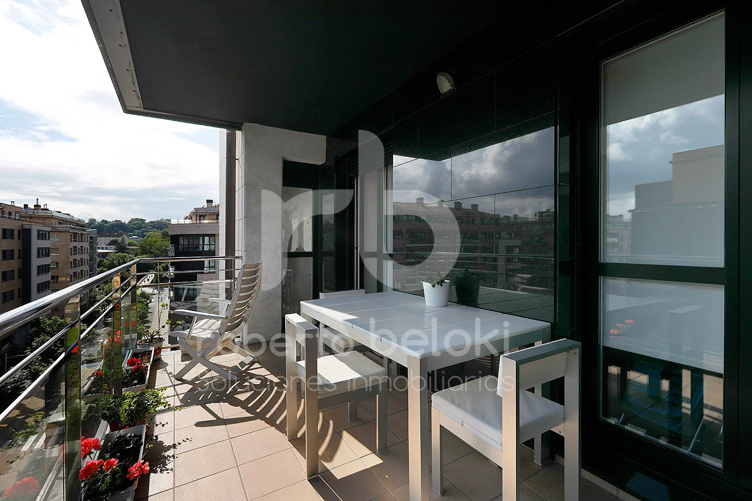 Bright Donostia flat with terrace