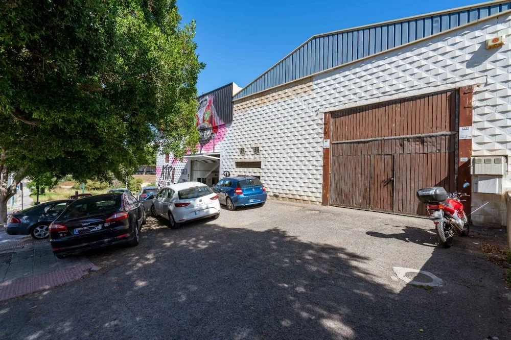 Nave industrial con 302 m² construidos