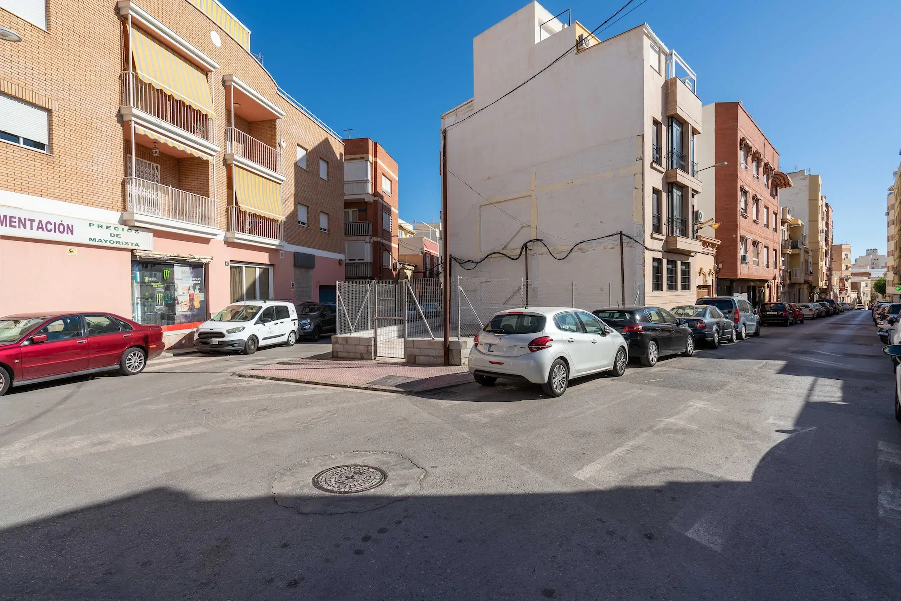 Solar urbano céntrico en Almería, 97 m²