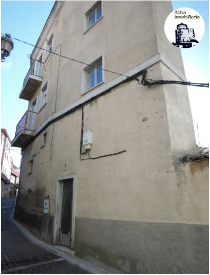 Edificio de tres plantas junto a Plaza Mayor