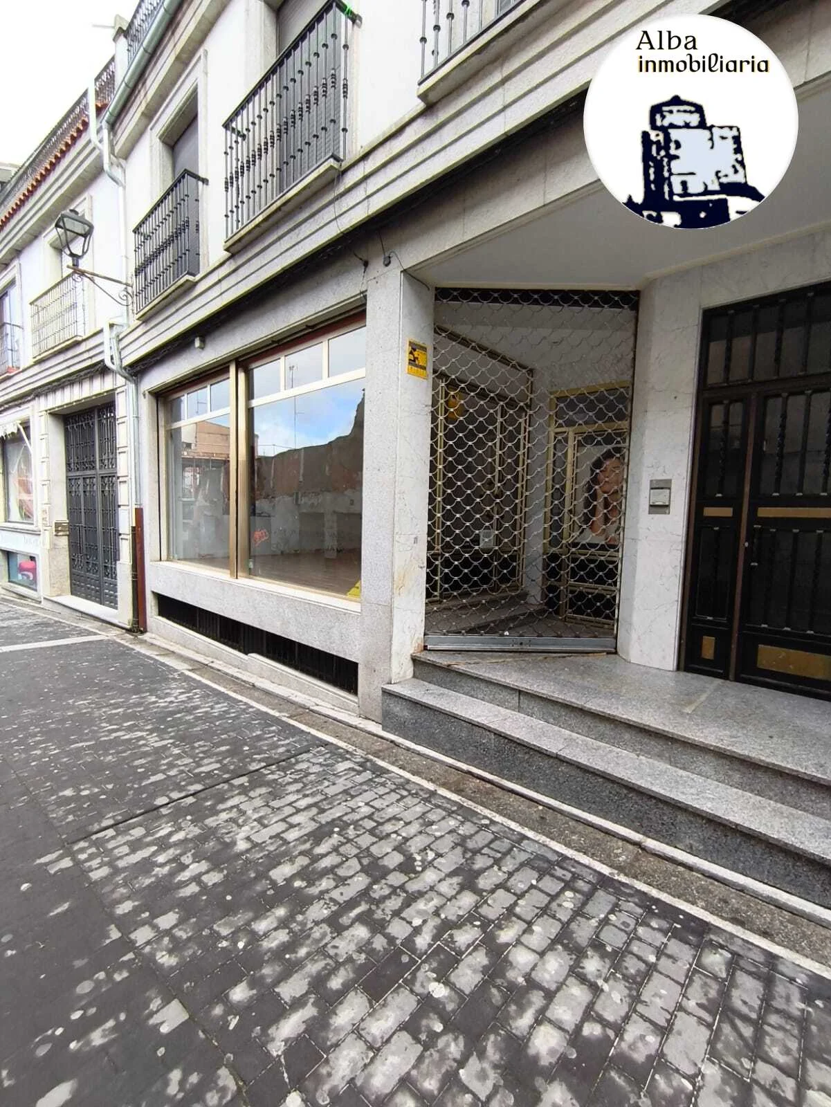 Edificio de cuatro plantas en Alba