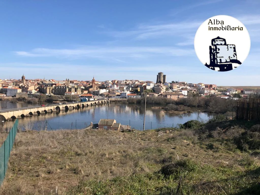 Parcela urbana en Alba de Tormes, 3.115 m²