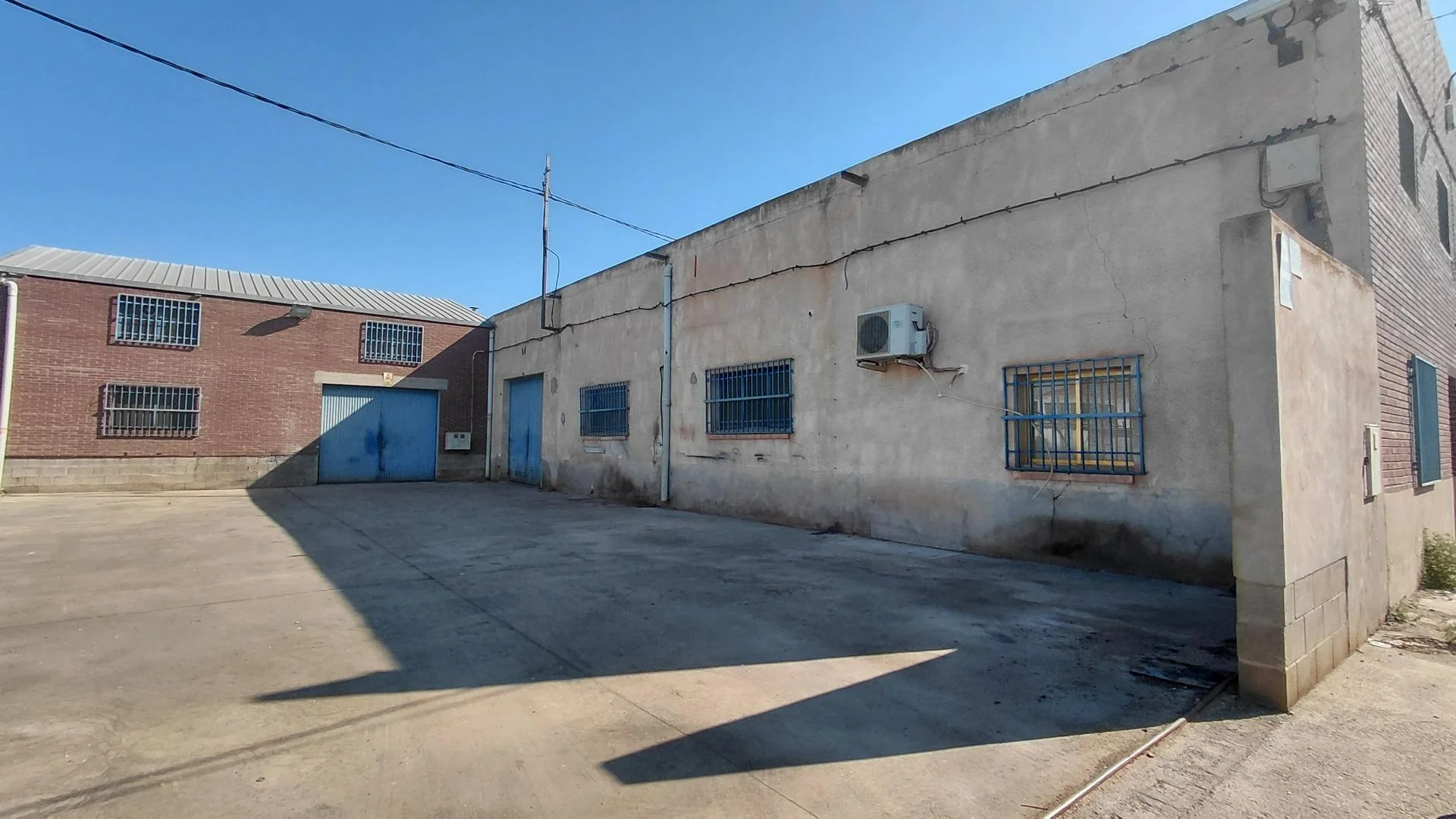 Industrial warehouse in Villena, 422 m²