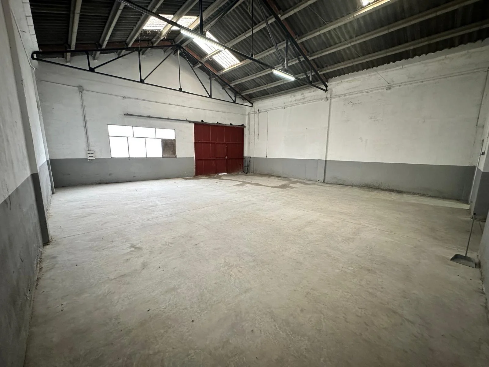 Mixed-use industrial unit with terrace