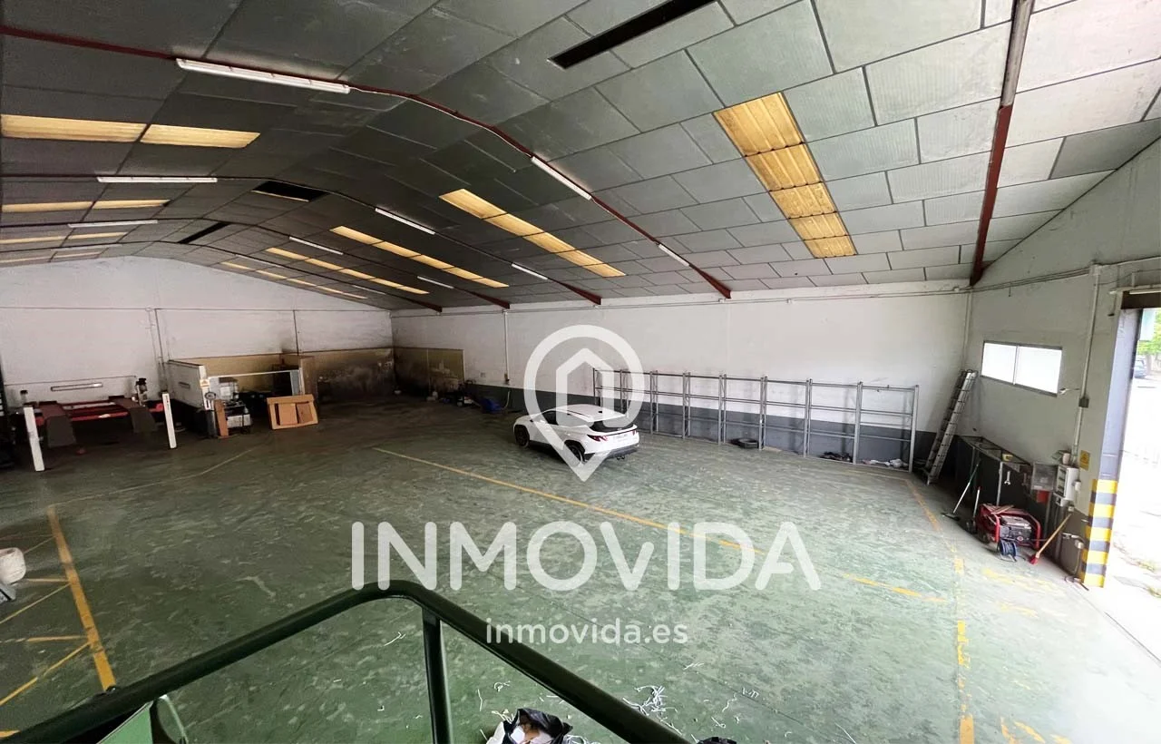 Nave industrial en Xàtiva, 694 m²