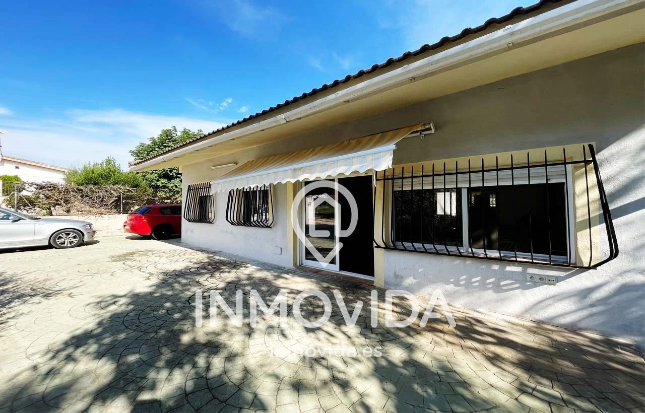 Chalet de tres dormitorios en gran parcela