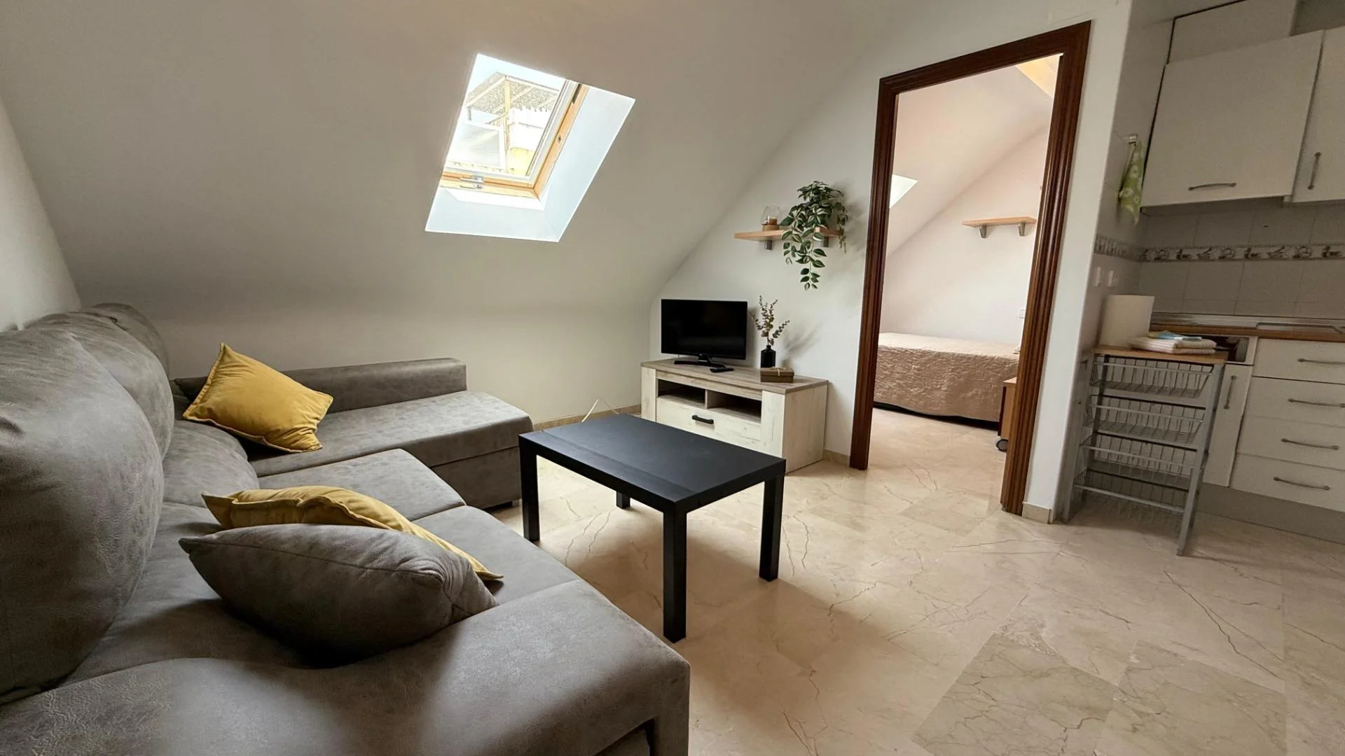 Bright Fuengirola centre apartment, 2 bedrooms