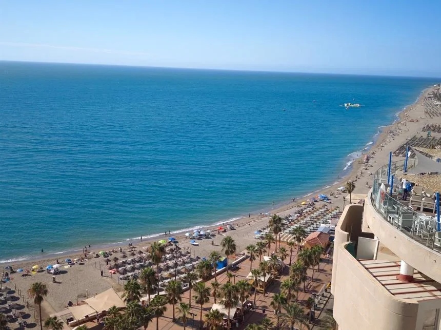 Seafront Fuengirola studio with sea views