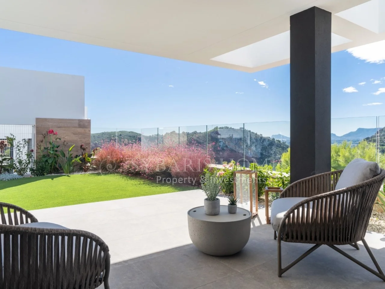 Off-plan garden apartment, three bedrooms