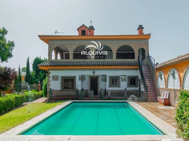 Large Rociana finca with 6,000 m² plot