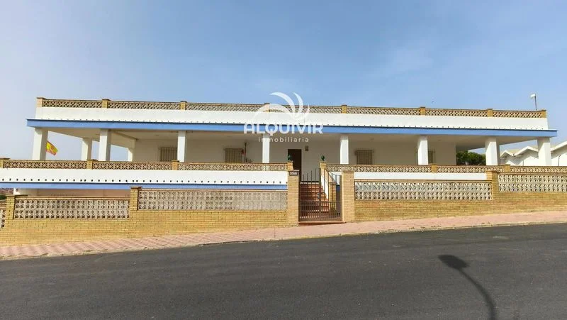 Operating hostal in Matalascañas, 1,060 m²