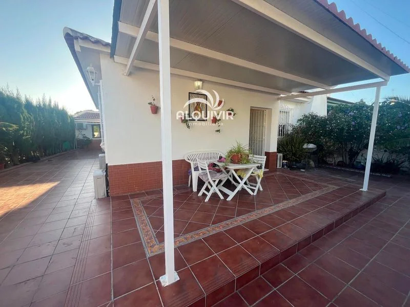 Chalet céntrico en Matalascañas con anexo