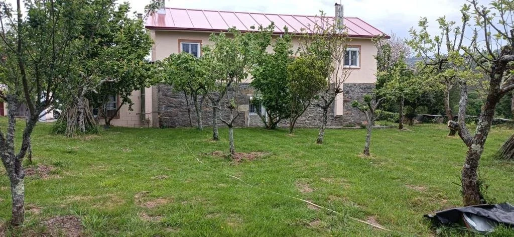 Casa rural en Monfero, cinco habitaciones