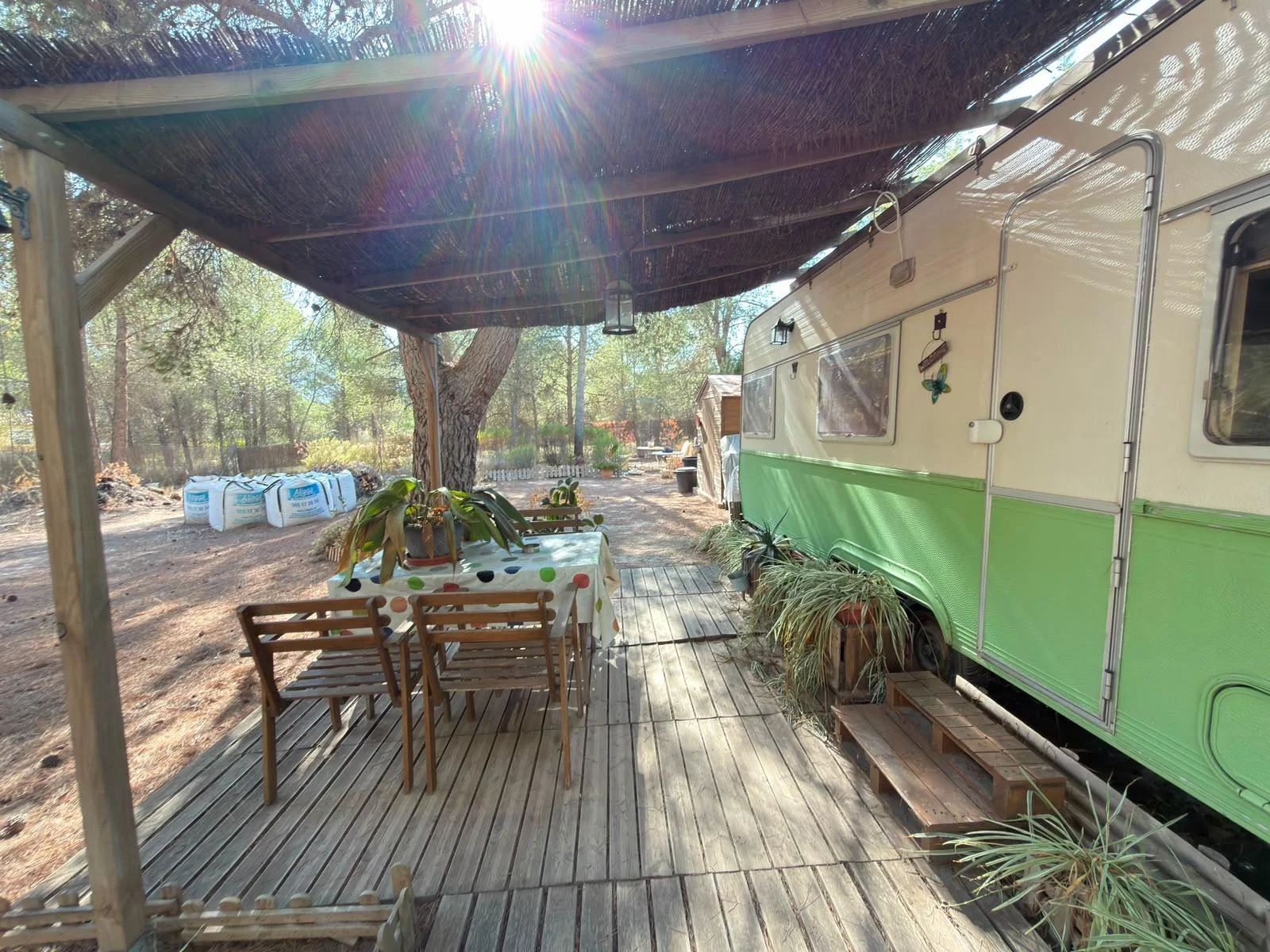 Mobil home on 921 m² fenced plot