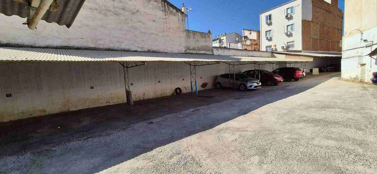 Linares land with 30 parking spaces