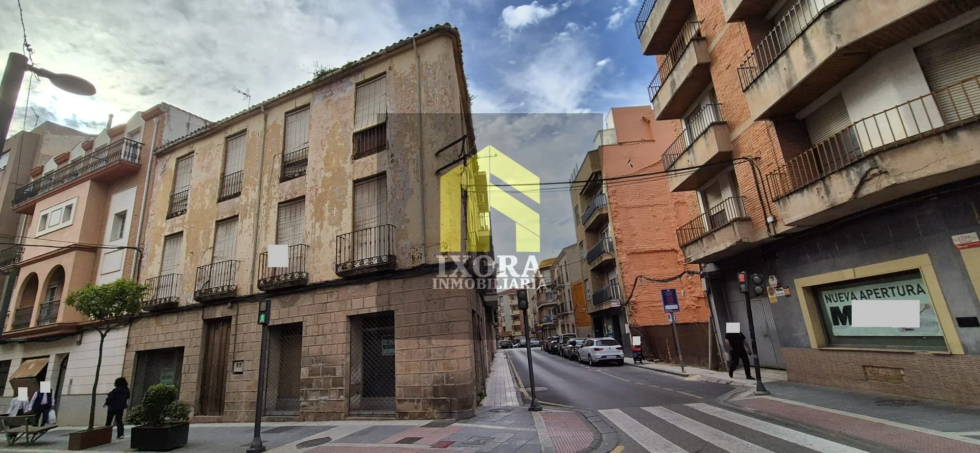 Central Linares house with renovation upside