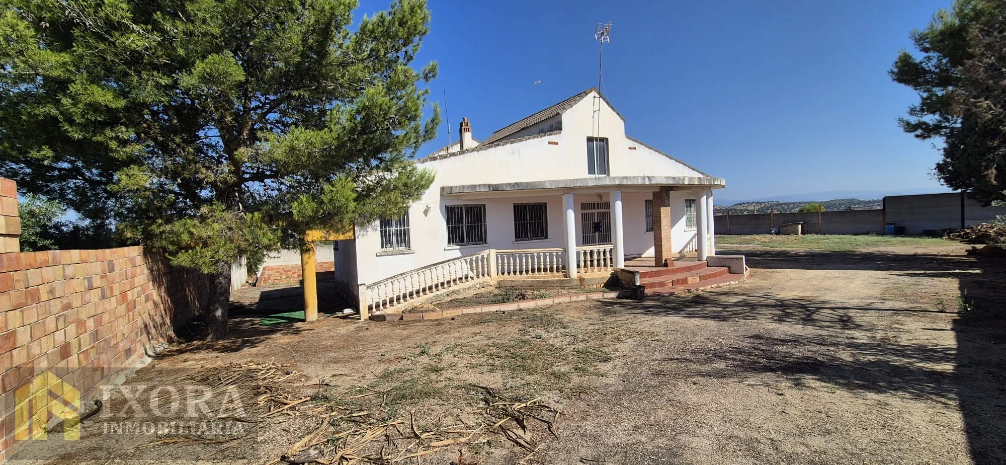 Independent chalet with 2,041 m² plot