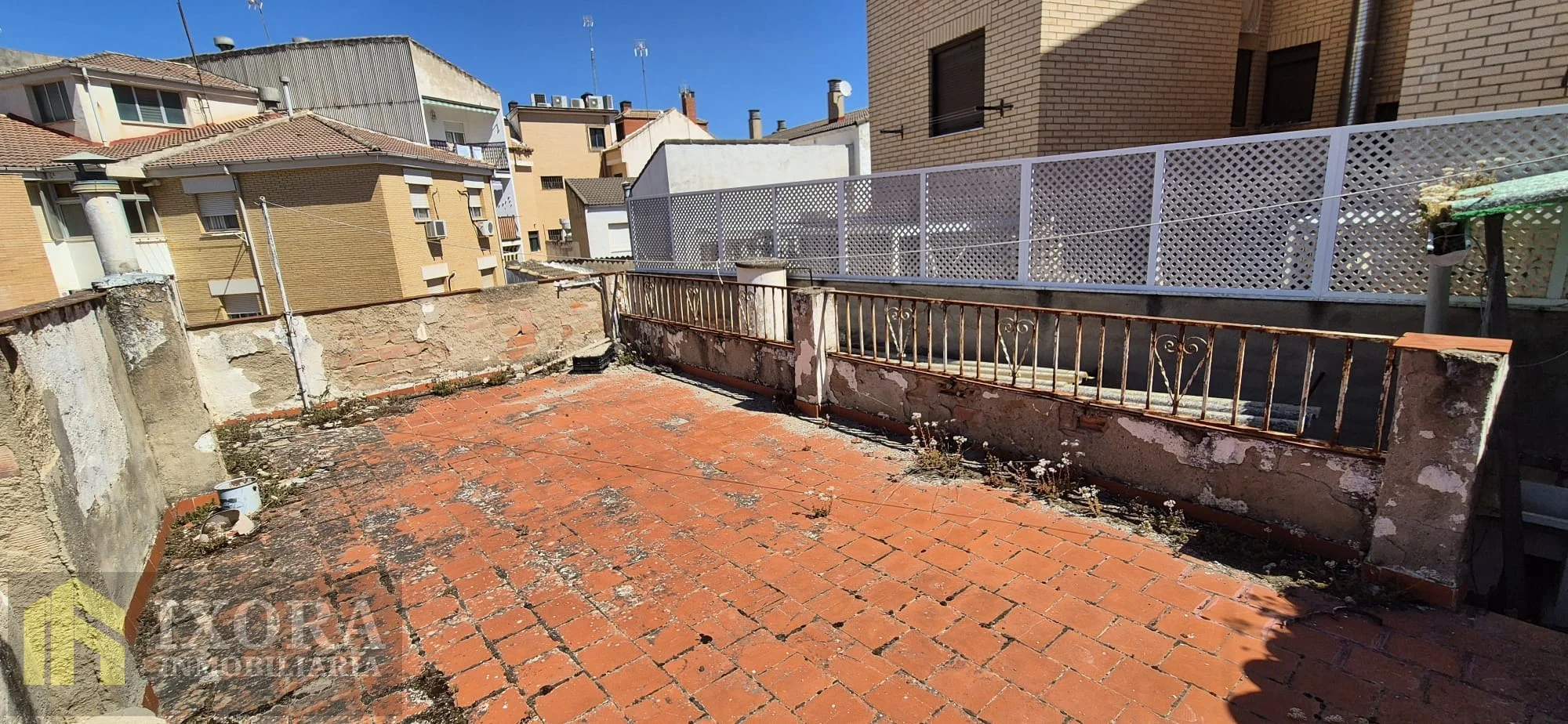 Central Linares house, 8 bedrooms