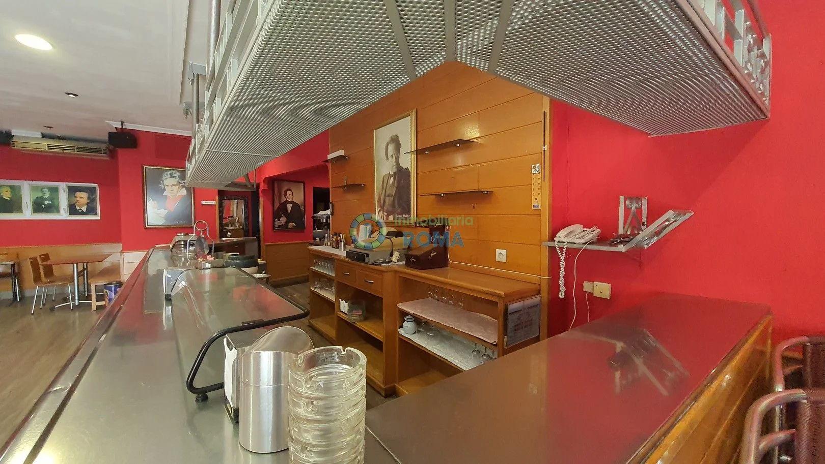 Bar en Adurza con dos baños