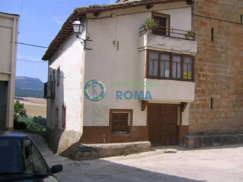 Casa de pueblo de tres plantas en Cabredo