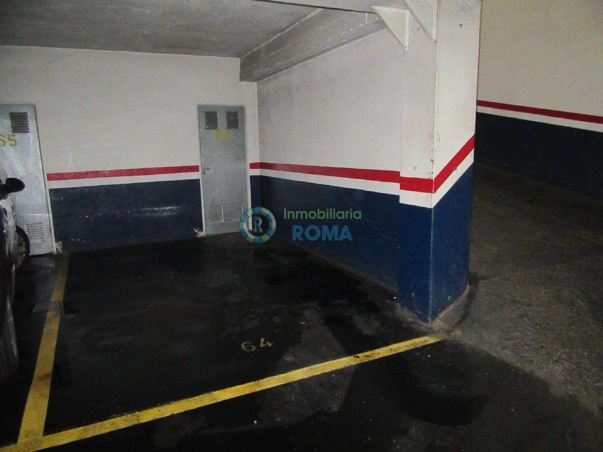 20 m² garage with storage in El Pilar