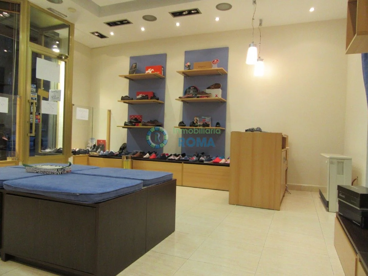 Prepared Vitoria commercial unit near courts