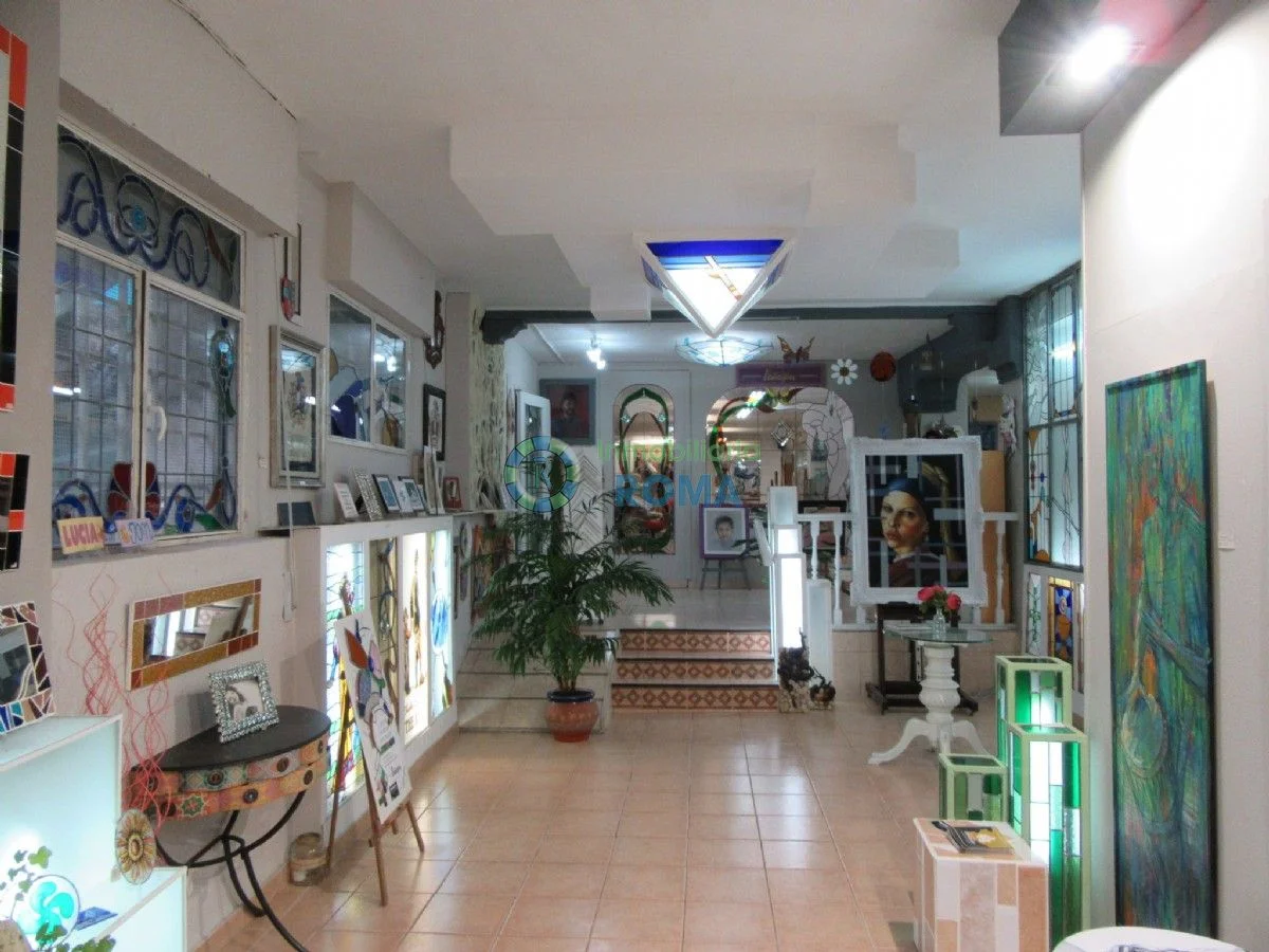 Local esquinero en Casco Viejo
