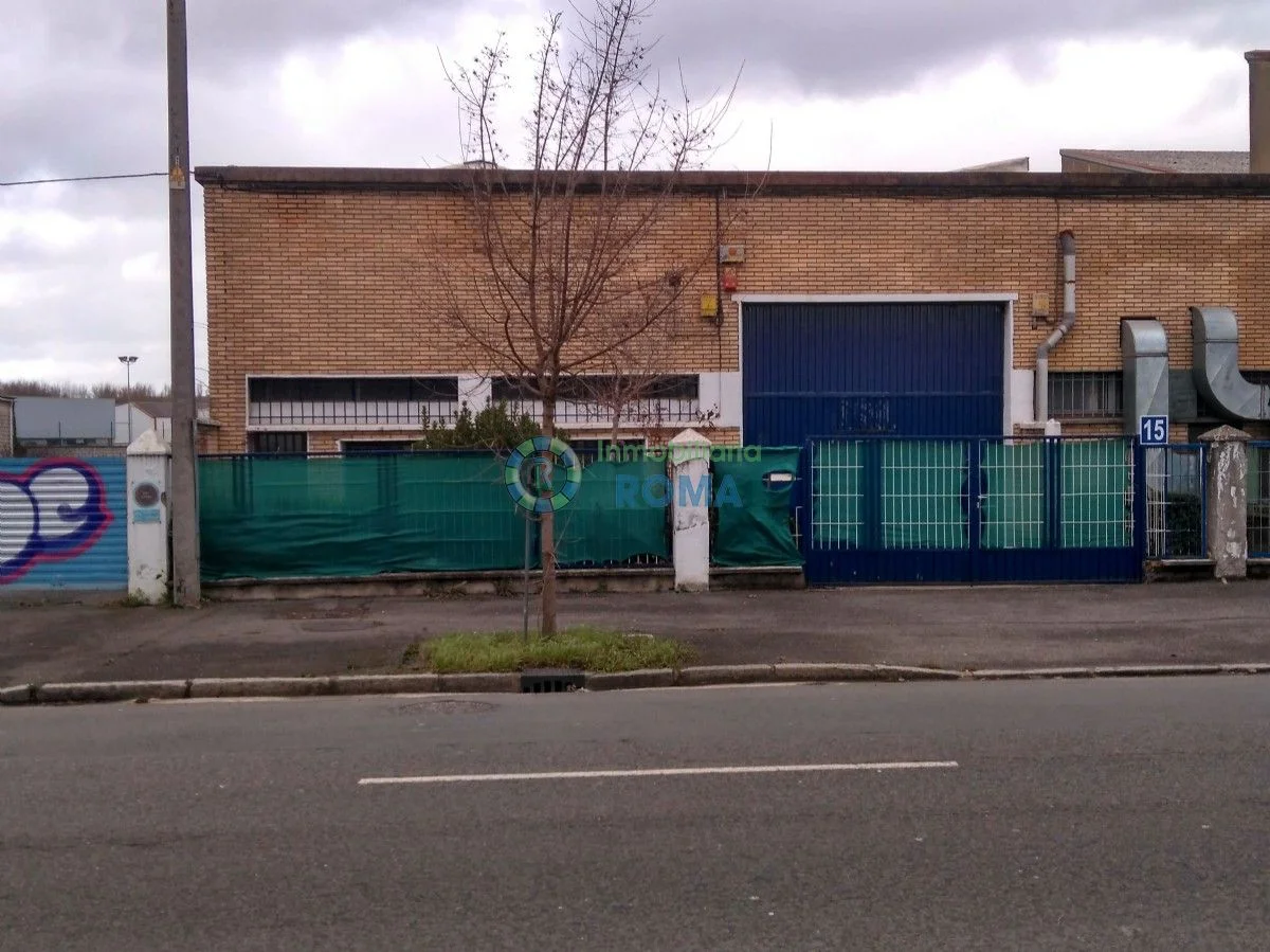 Industrial pavilion in Gamarra, 320 m²