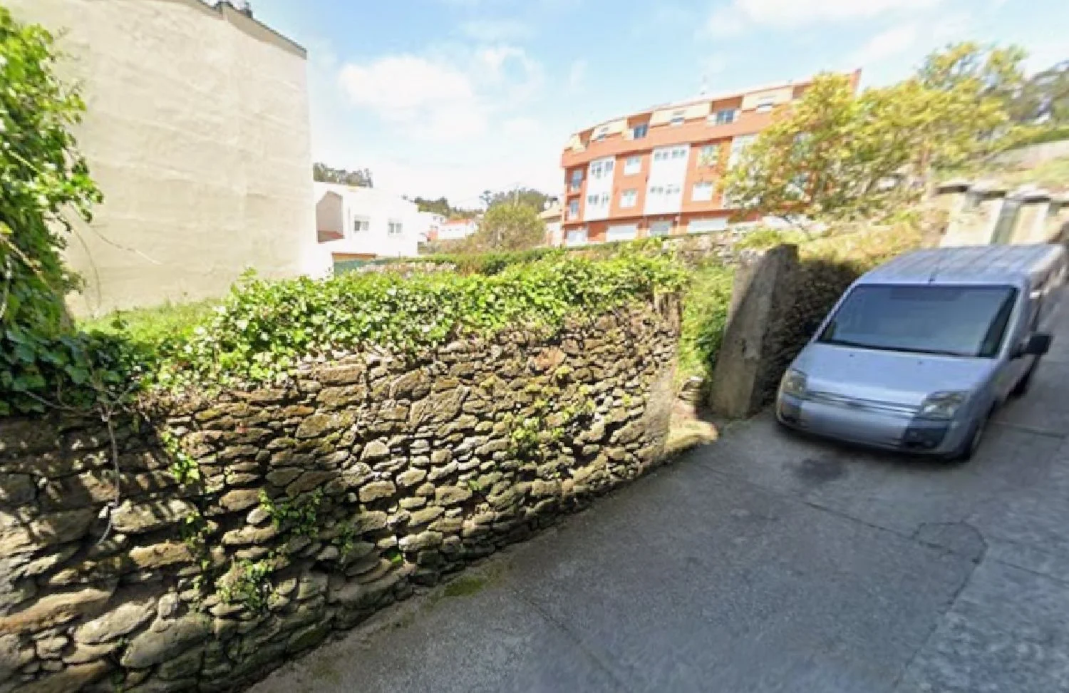 Solar urbano para desarrollo en Corme