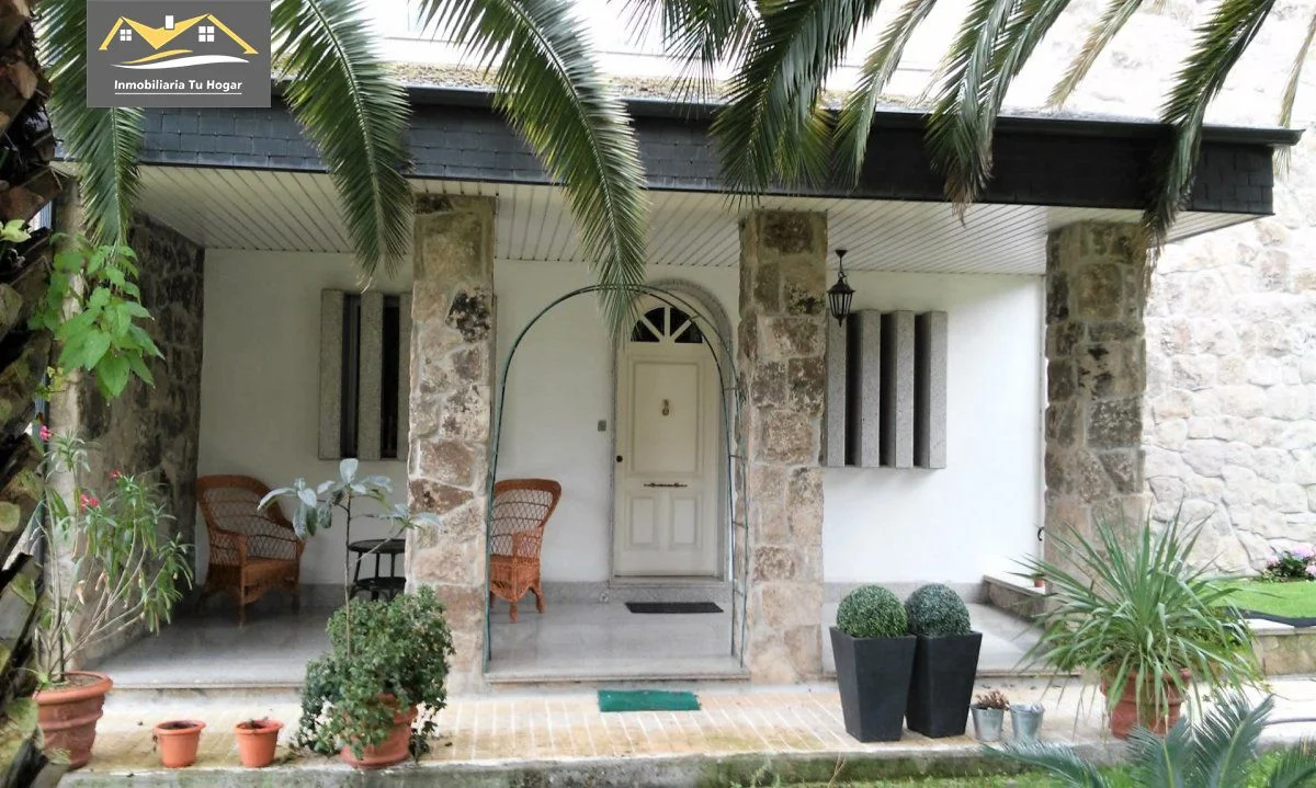 Amplio chalet cerca de Ourense con piscina y cuatro dormitorios