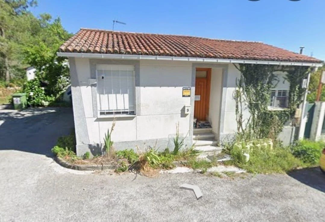 House with pet hotel and land