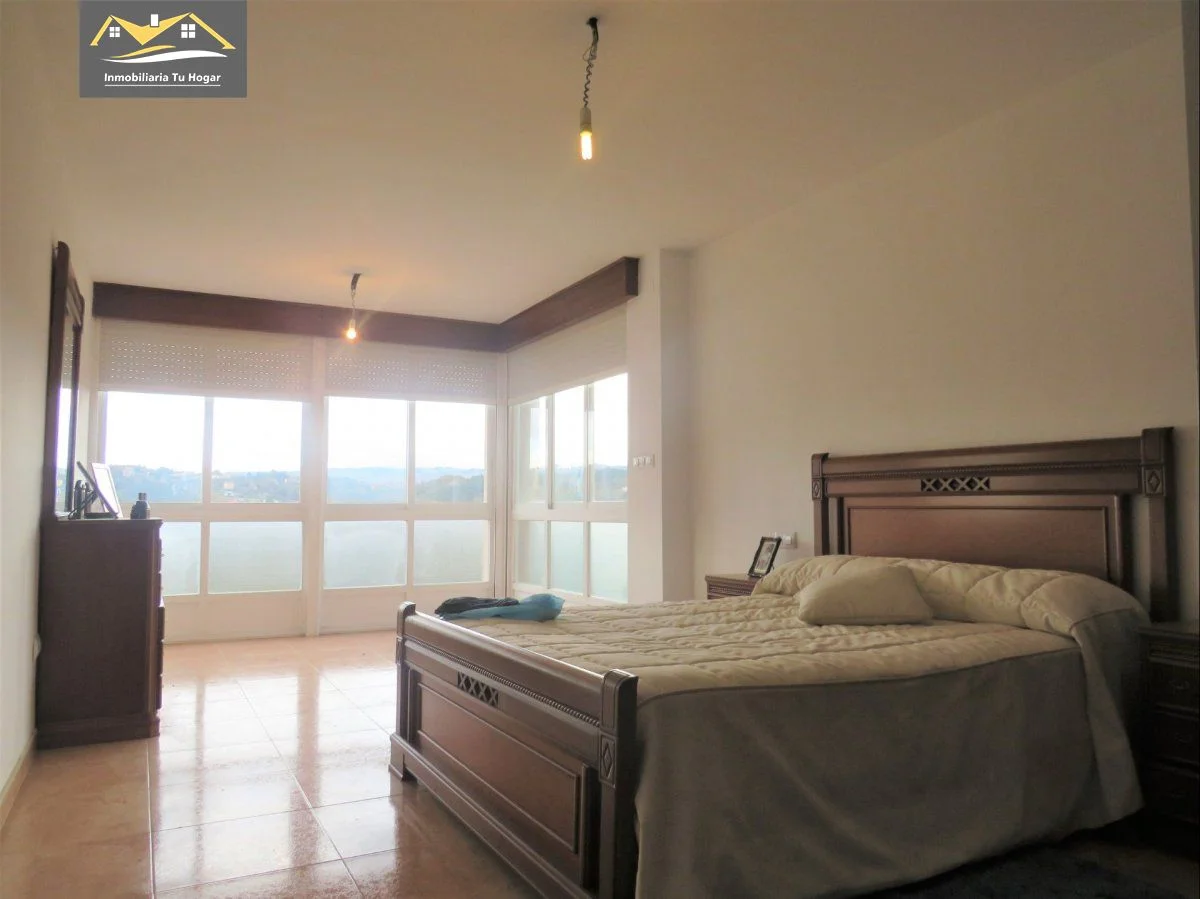 Spacious chalet near city, six bedrooms