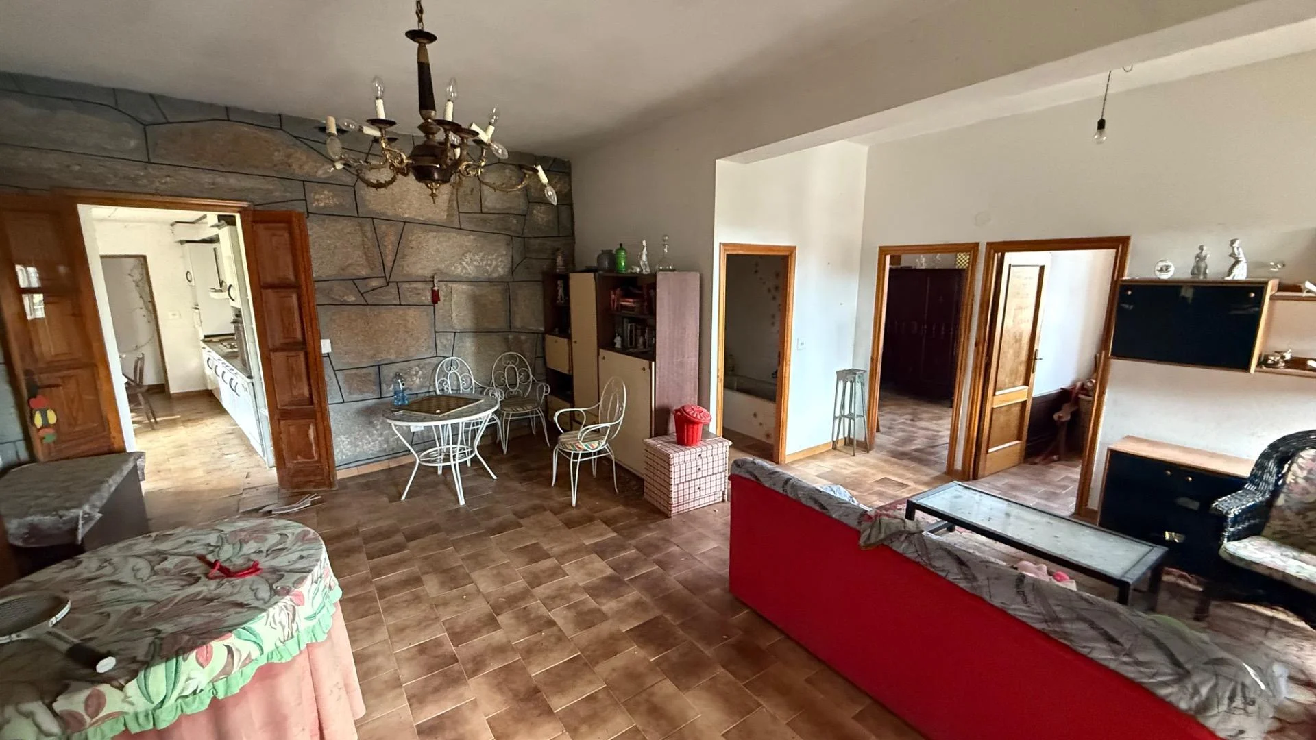 Rural chalet with 1,500 m² plot