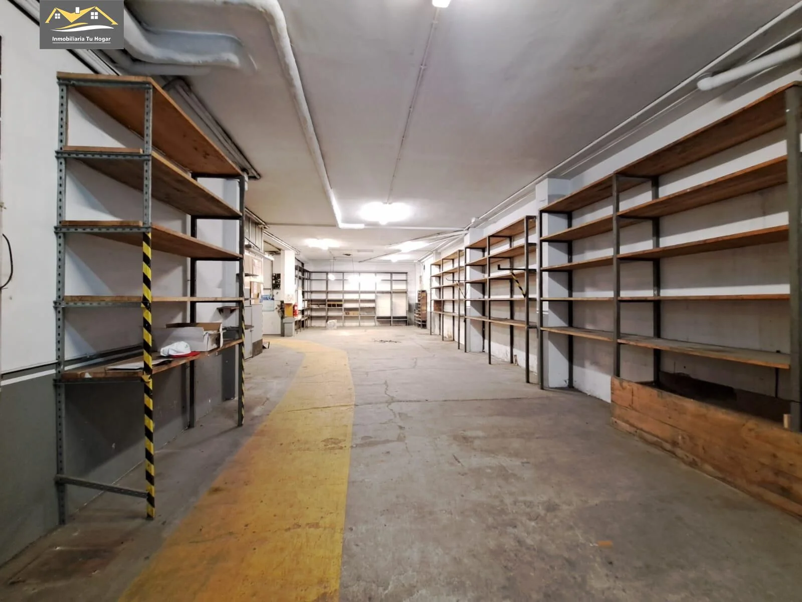 Local comercial con taller de 230 m²