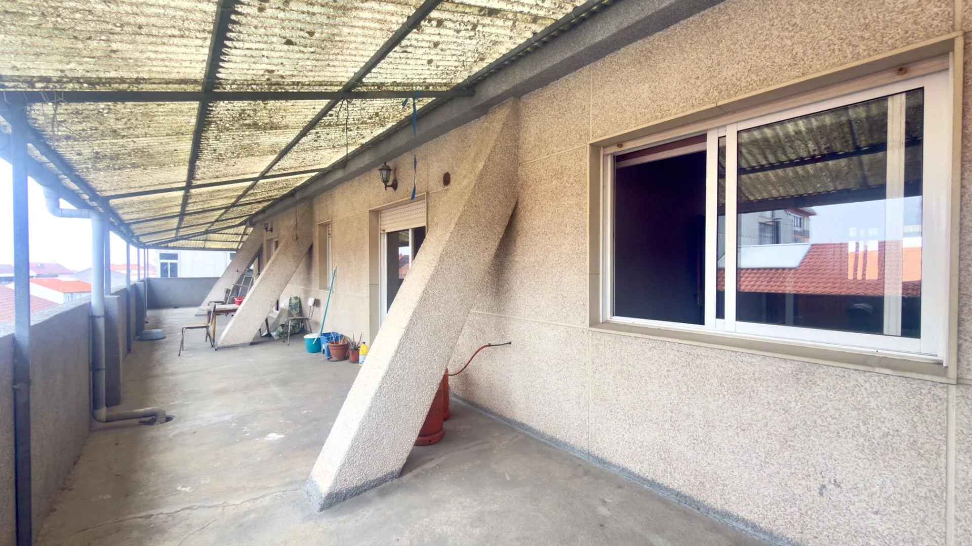Piso céntrico de cuatro dormitorios con terraza