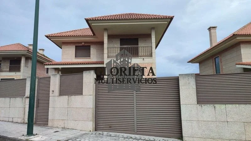 Four unfinished Canido chalets, 400 m² each