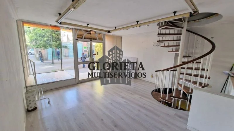 Three-level retail unit in Pontevedra