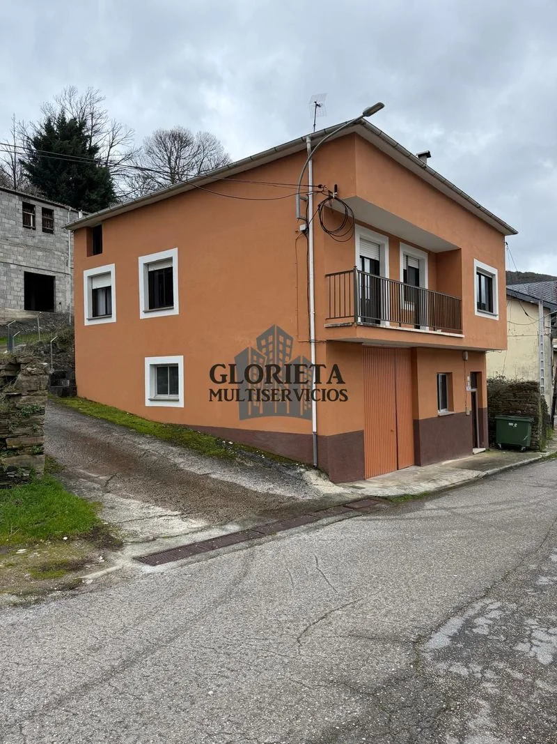 Reformed two-storey house near Ponferrada
