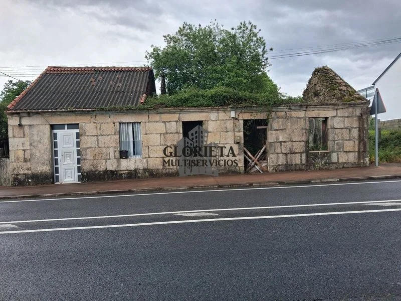 Rural stone house with renovation potential