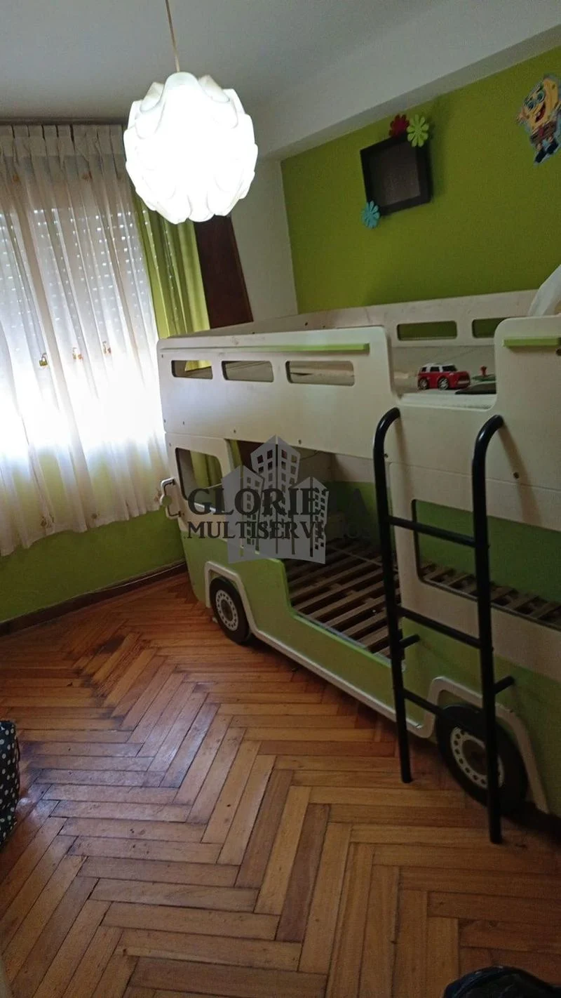 Four-bedroom Vigo flat with garage